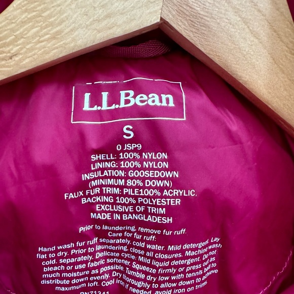 LL Bean GOOSE Red Down Women Size Small - Picture 2 of 3